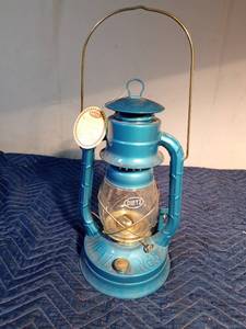 lot 367 image: Dietz No. 8 blue lantern