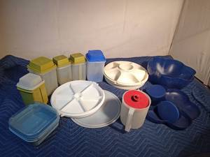 lot 345 image: Laundry basket of vintage Tupperware