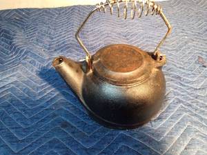 lot 348 image: Cast iron tea pot