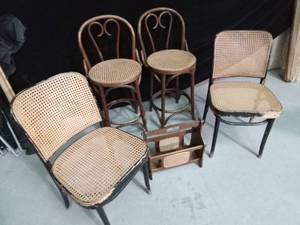 lot 334 image: 2 Woodwicker stools and 2 woodwicker chairs and magazine rack