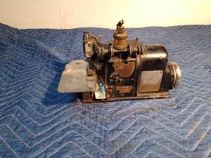 lot 338 image: Vintage industrial sewing machine