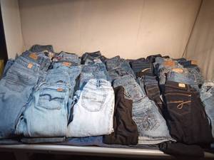 lot 322 image: Lot of jeans