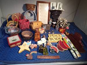 lot 319 image: Baskets, shelves, wood items and perfume bottles of perfume