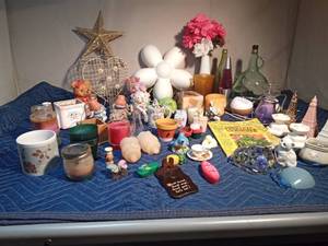 lot 320 image: Lava lamp, ceramics, candles & holders, flower light, bird cage, and more