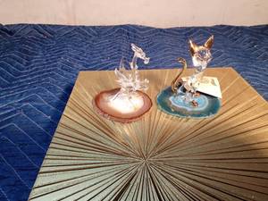lot 313 image: Blown glass drago and cat figurines on slab of rock