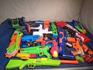 lot 307 image: Lot of Nerf guns, bullets, scopes and cross bows