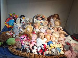 lot 308 image: Cabbage Patch, Beanie Babies, Snoopy, dolls and more