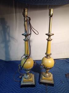 lot 299 image: Pair of brass lamps