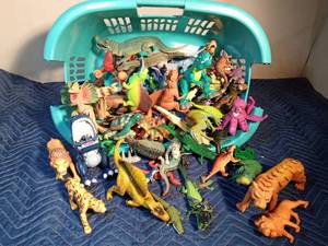 lot 283 image: Lot of dinosaurs, sea creatures, and wildlife figures