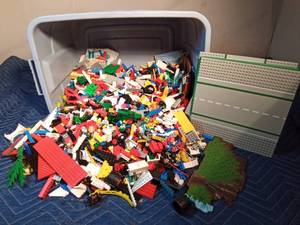lot 284 image: Lg tote of Legos with Lego characters
