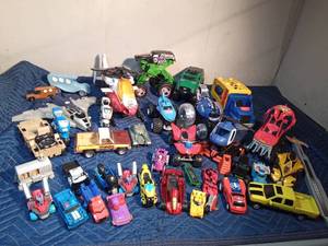lot 285 image: Lg Lot of toy vehicles
