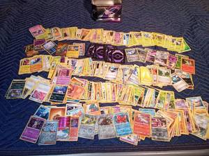 lot 257 image: Pokmon cards in a Pokmon tin