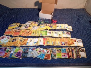 lot 256 image: Pokmon trading cards, tin and disc