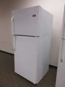lot 904 image: FRIGIDAIRE REFRIGERATOR FREEZER
