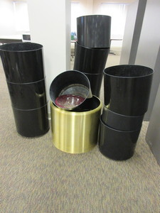 lot 907 image: ASSORTED COMMERCIAL OFFICE FLOWER POTS