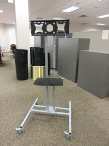 lot 920 image: ROLLING WORK STATION