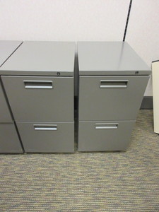 lot 936 image: HERMAN MILLER FILE PEDESTALS
