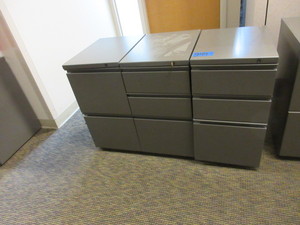 lot 944 image: HERMAN MILLER FILE PEDESTALS