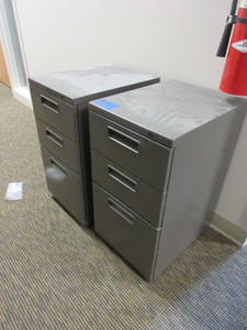 lot 945 image: HERMAN MILLER FILE PEDESTALS