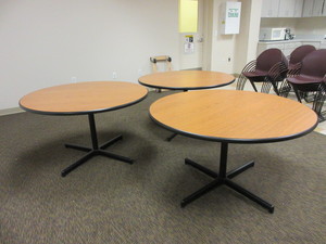 lot 948 image: STEELCASE LAMINATE TOP ROUND TABLES
