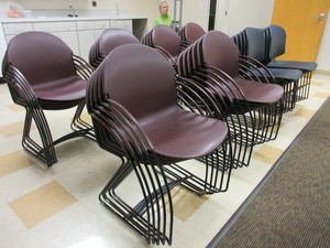lot 950 image: STEELCASE PLASTIC STACKING ARM CHAIRS WITH SLED STYLE BASE