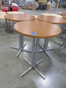 lot 346 image: HERMAN MILLER EVERYWHERE LAMINATE TOP TABLES