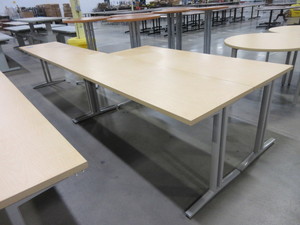 lot 348 image: HERMAN MILLER EVERYWHERE LAMINATE TOP WORK TABLES