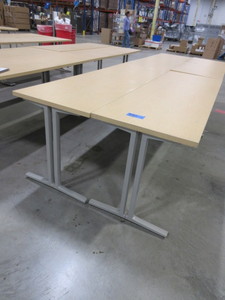 lot 350 image: HERMAN MILLER EVERYWHERE LAMINATE TOP WORK TABLES