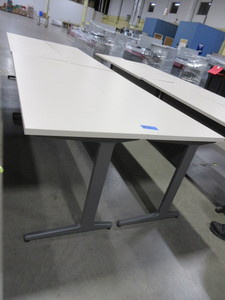 lot 352 image: HERMAN MILLER LAMINATE TOP WORK TABLES WITH GRAY METAL BASES