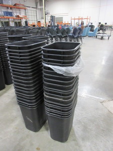 lot 355 image: RUBBERMAID 7 GALLON PLASTIC WASTEBASKETS