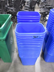 lot 360 image: CONTINENTAL 7 GALLON RECYCLE BINS