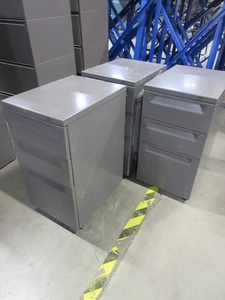 lot 450 image: MOBILE FILE PEDESTALS