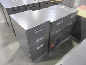 lot 452 image: ASSORTED FREESTANDING FILE PEDESTALS