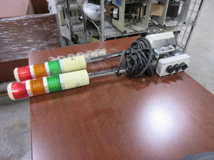 lot 475 image: SIGNAWORKS SIGNAL LIGHTS