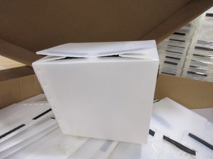 lot 481 image: GAYLORD BIN OF PLASTIC TOTES