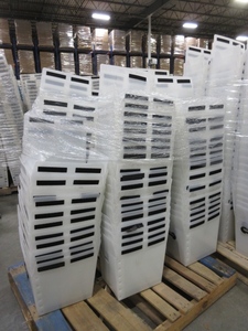 lot 485 image: PALLET OF PLASTIC TOTES