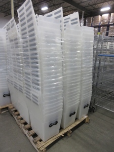 lot 488 image: PALLET OF PLASTIC TOTES