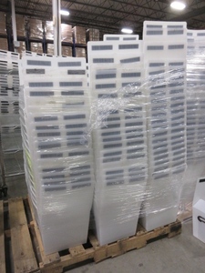 lot 491 image: PALLET OF PLASTIC TOTES
