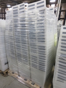 lot 492 image: PALLET OF PLASTIC TOTES