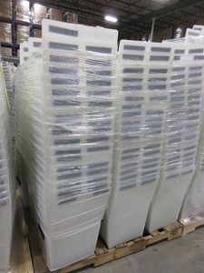 lot 493 image: PALLET OF PLASTIC TOTES