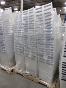 lot 495 image: PALLET OF PLASTIC TOTES