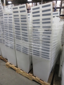 lot 497 image: PALLET OF PLASTIC TOTES