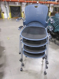lot 415 image: HERMAN MILLER CAPER  STACKING  CHAIRS - BLUE