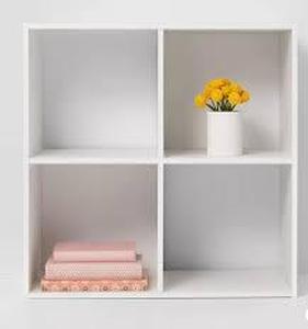 lot 90 image: 4 Cube Decorative Bookshelf - Room Essentials-White