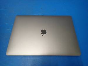 Apple&nbspMacBook Pro 14,3 A1707 &nbspINTEL CORE I7-7920HQ 3 Ghz  16GB DDR3 SDRAM  500GB HD  15.4 screen with 2880 x 1800 HD Resolution  Includes IOS and Charging Cable &nbspKey marks on screen