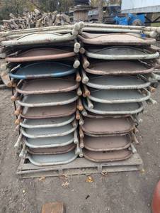 Pallet of Folding Chairs - Metal - 40 Chairs