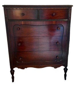 lot 6 image: Antique Walnut Chest of Drawers on Casters