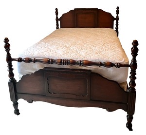 lot 5 image: Antique Walnut 4 Poster Bed