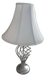 lot 22 image: 28 Table Lamp