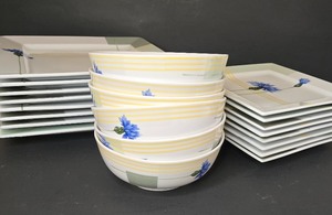 lot 55 image: Studio Nova Blue Bonnet Fine Porcelain Dish Set